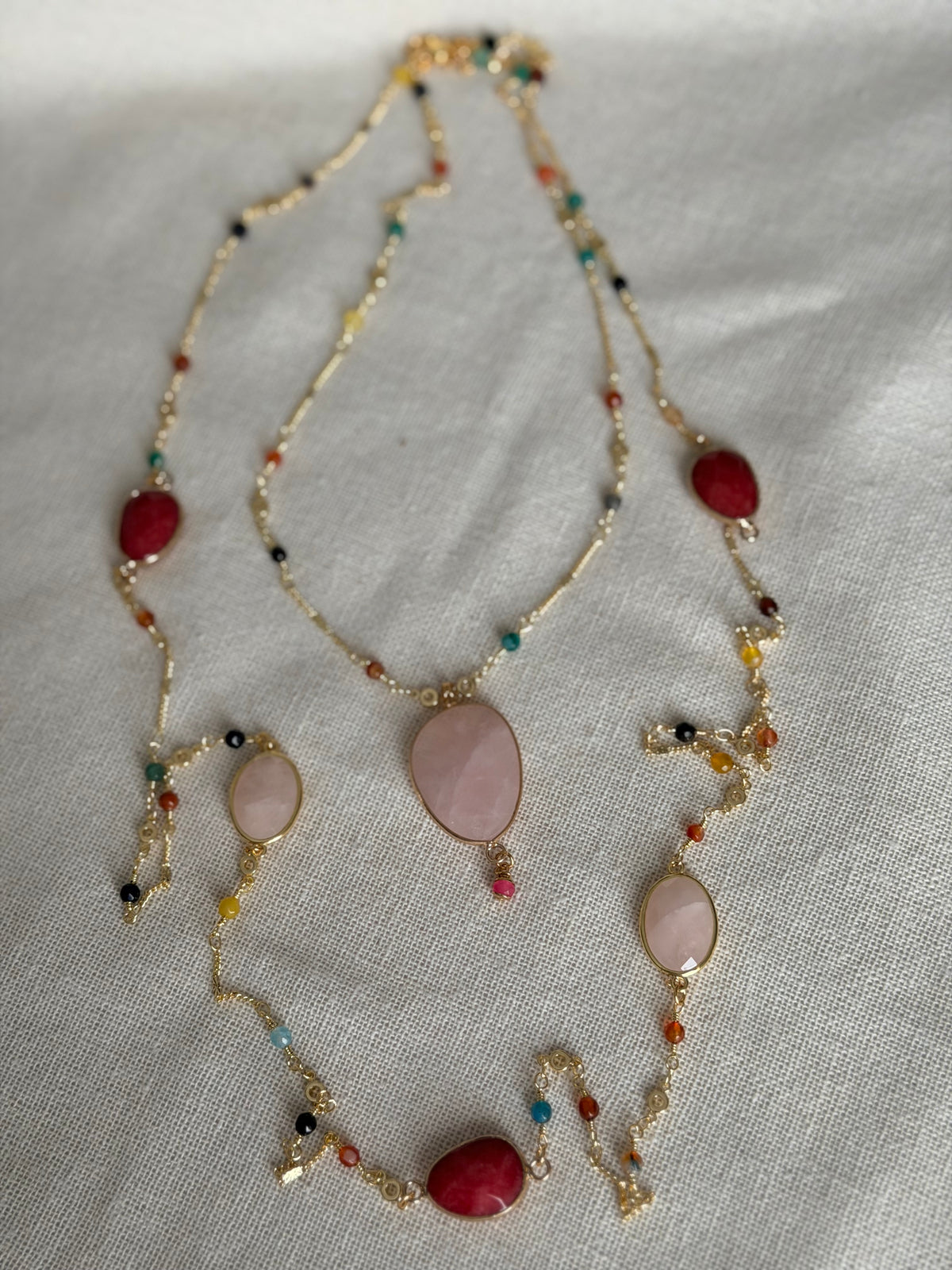 Savannah dubbele ketting met rozenkwarts en fuchsia chalcedoon