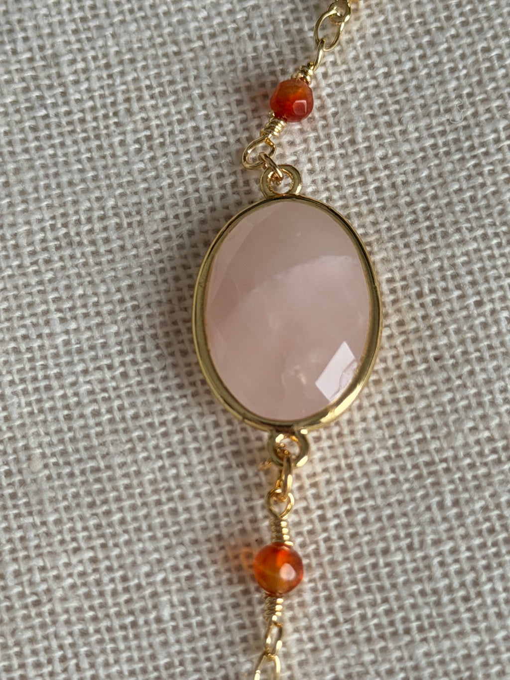 Savannah dubbele ketting met rozenkwarts en fuchsia chalcedoon