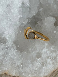 Lune-ring met regenboogmaansteen