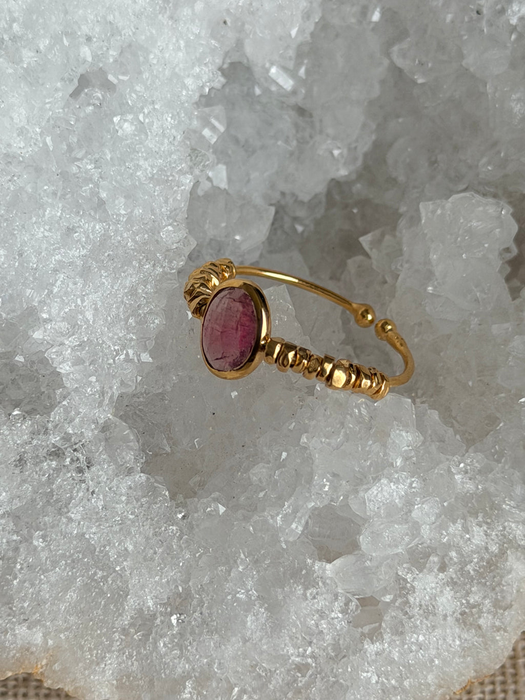 Verstelbare ring met roze toermalijn