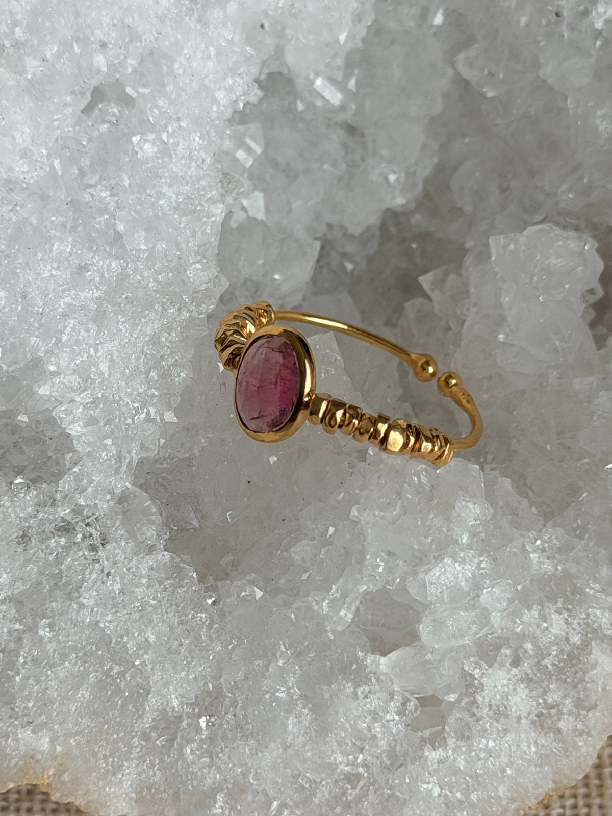 Verstelbare ring met roze toermalijn