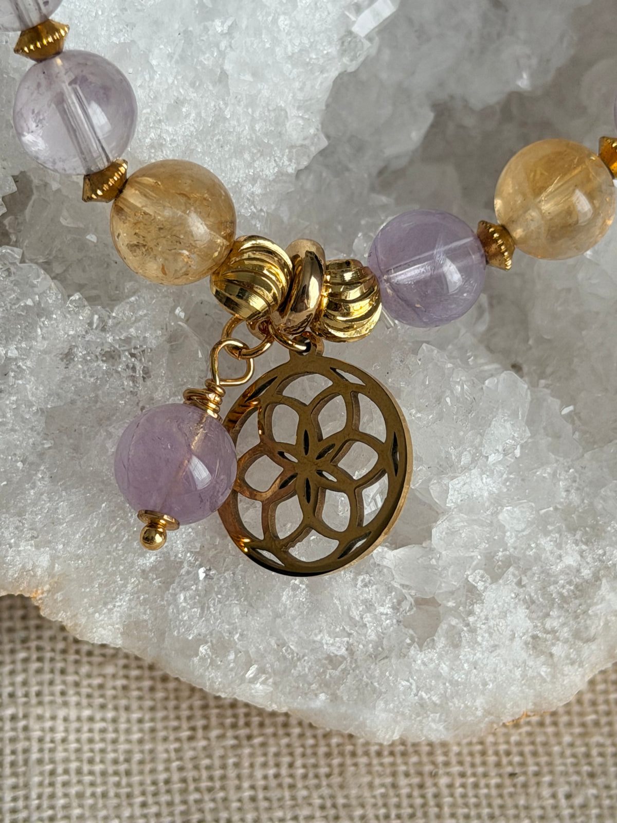 Ametrienarmband met Levensbloem