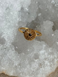 RAVI-ring met granaat en zonnesymbool