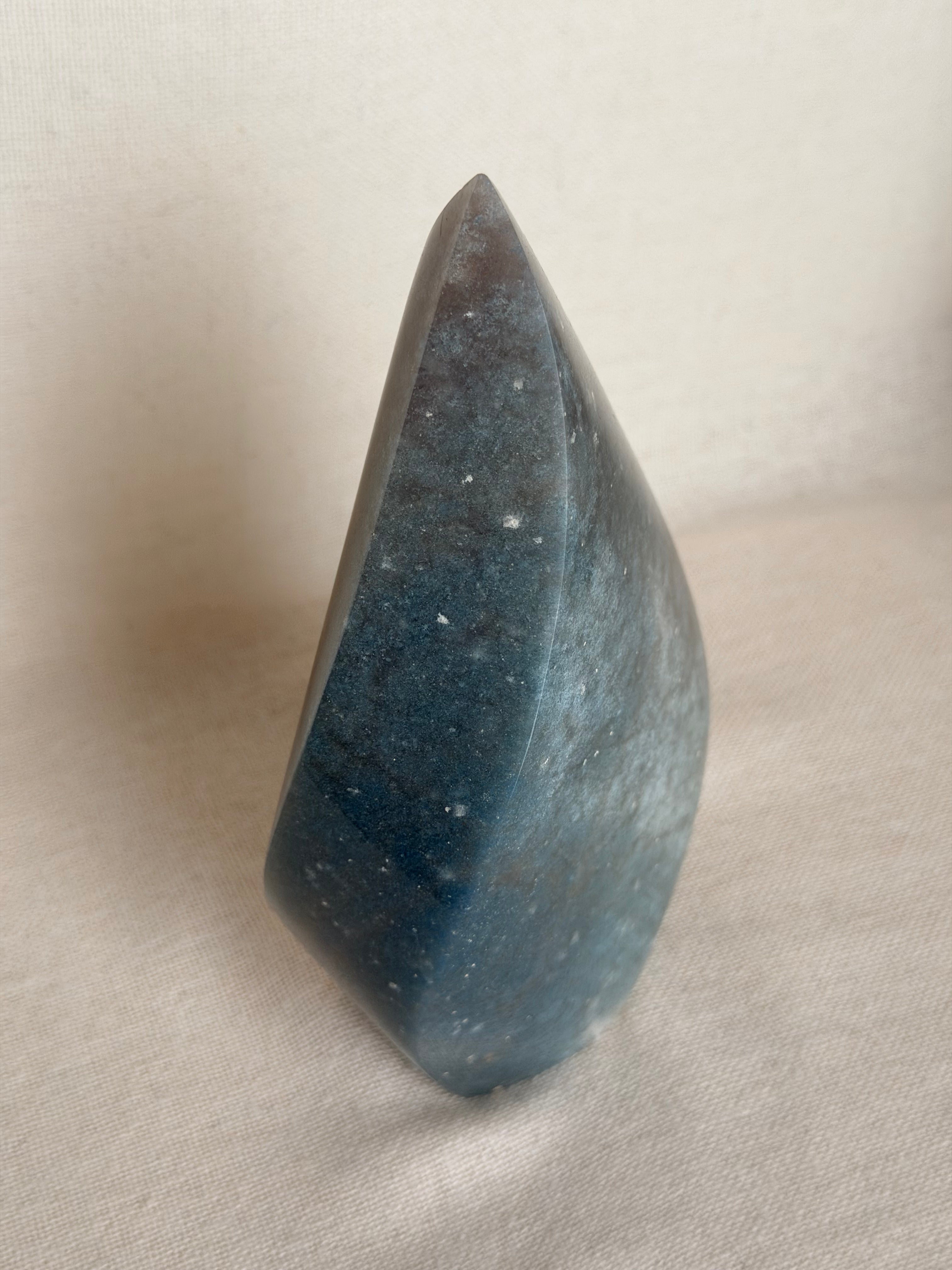 Blauwe Paraiba kwarts met trolliet