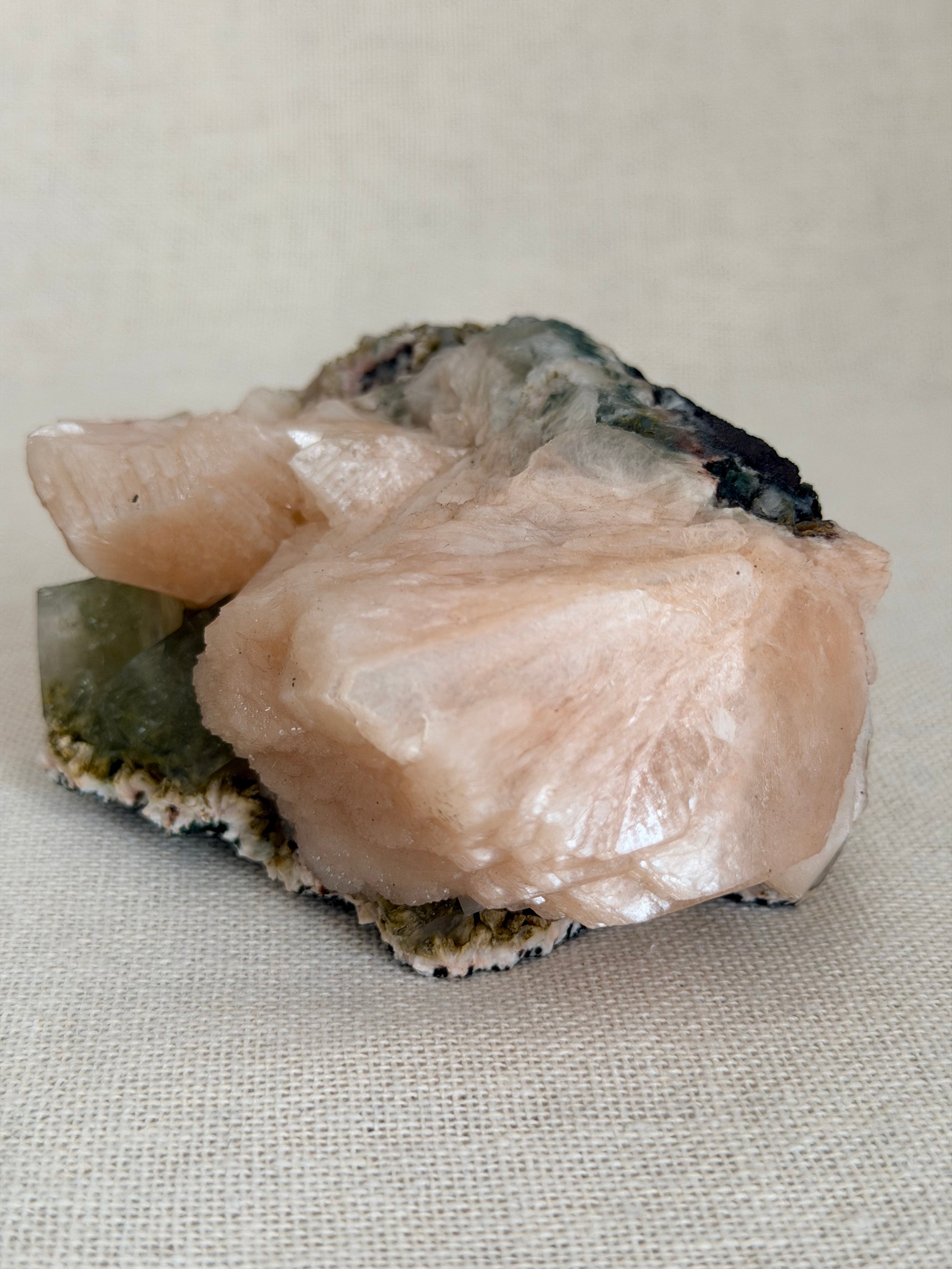 Roze Stilbiet met Groene Apofylliet – Uniek exemplaar