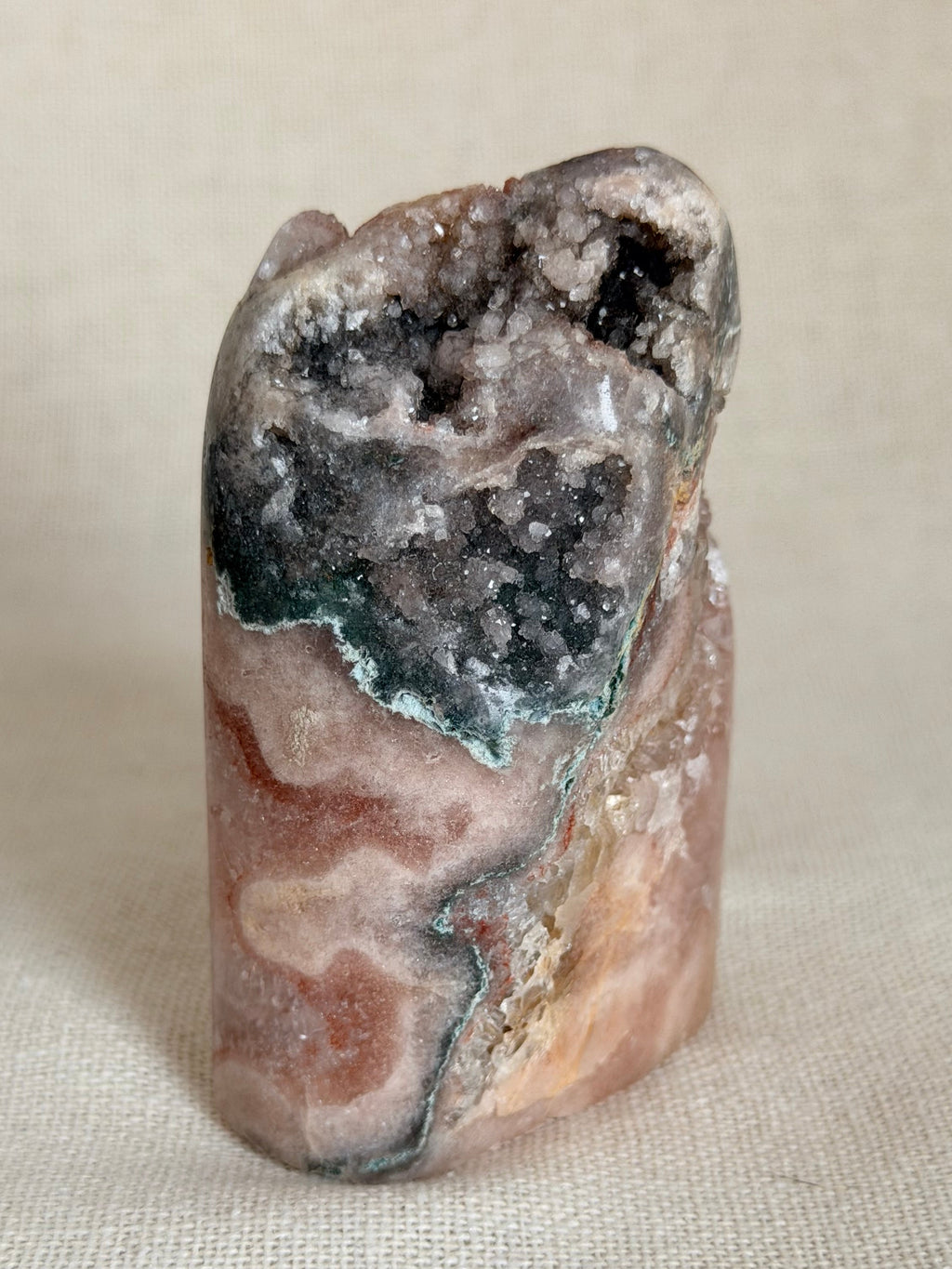 Roze Amethist Geode Freeform – Uniek exemplaar